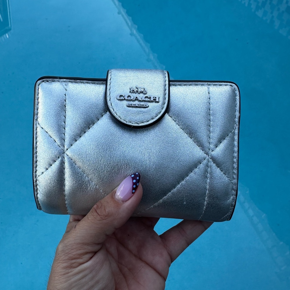 COACH Medium Corner Zip Wallet With Puffy Diamond Quilting CM997